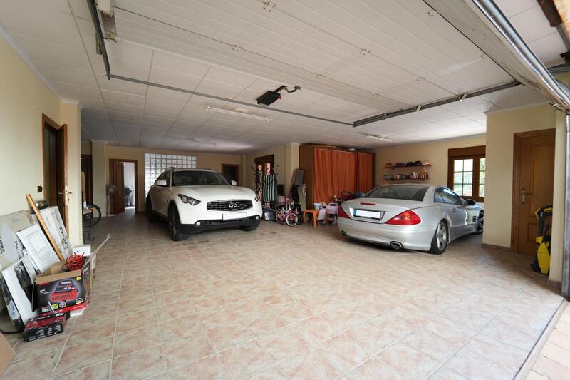 8 bedroom Villa for sale