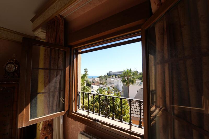 8 bedroom Villa for sale