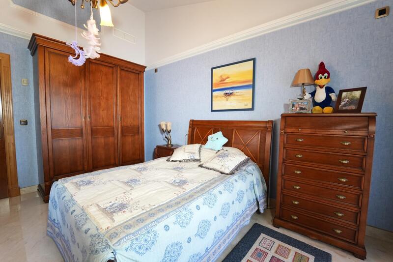 8 bedroom Villa for sale