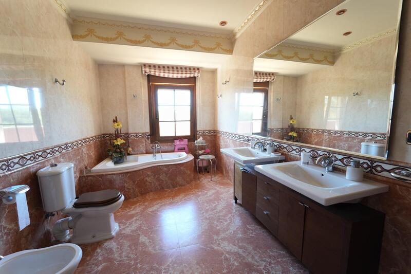 8 bedroom Villa for sale