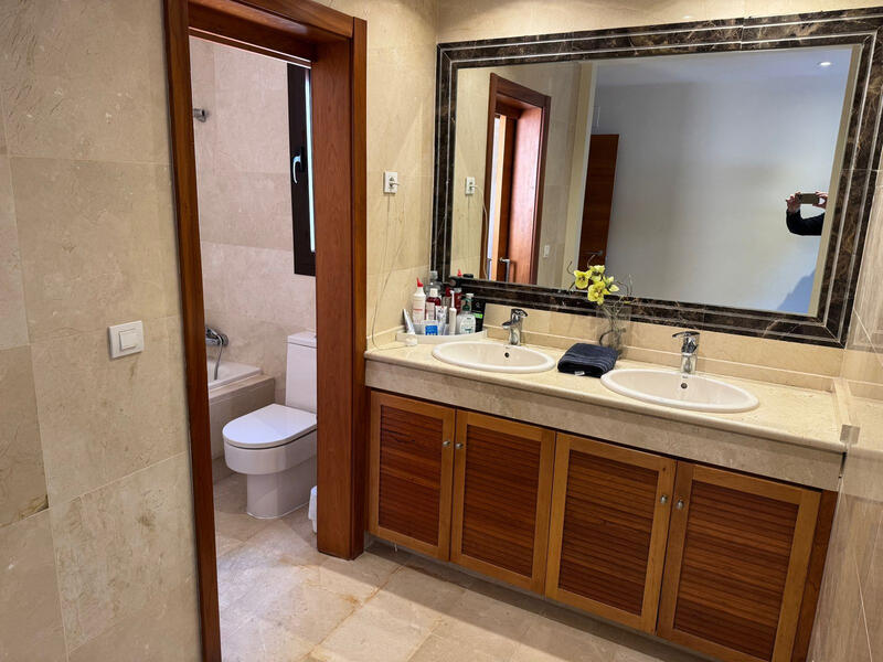 4 bedroom Townhouse for sale