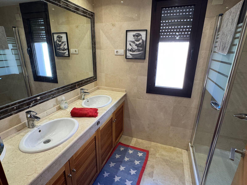 4 bedroom Townhouse for sale