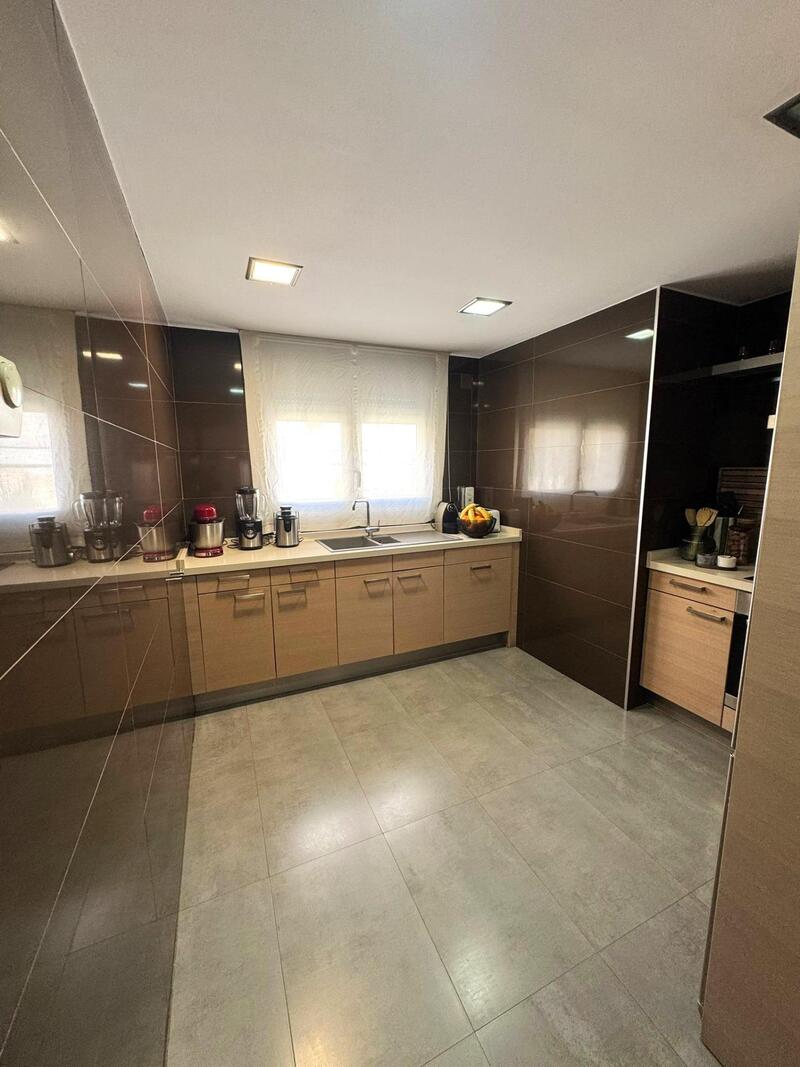 3 спальная комната квартира продается