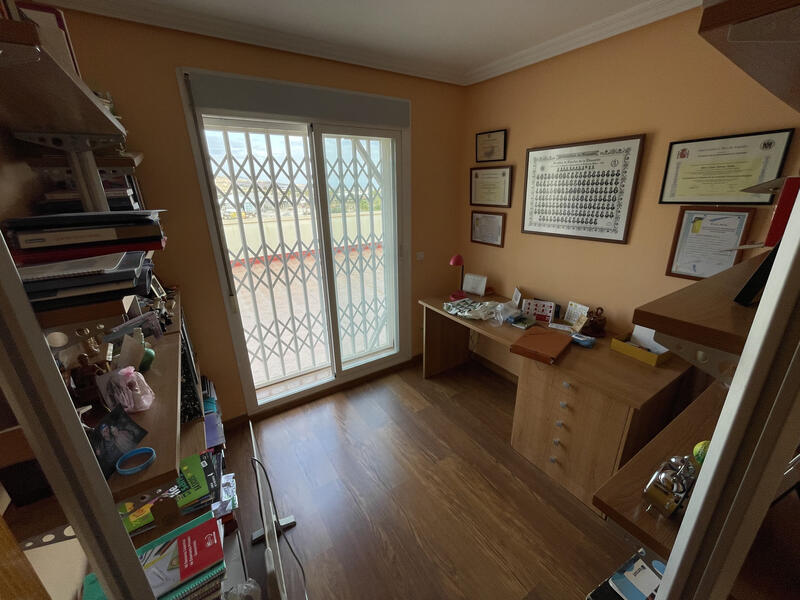 4 soverom Leilighet til salgs 4 soverom Leilighet til salgs