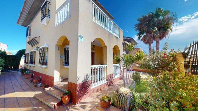 4 Schlafzimmer Landhaus zu verkaufen