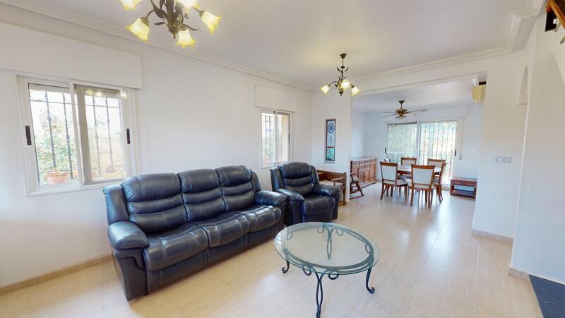 4 Schlafzimmer Landhaus zu verkaufen