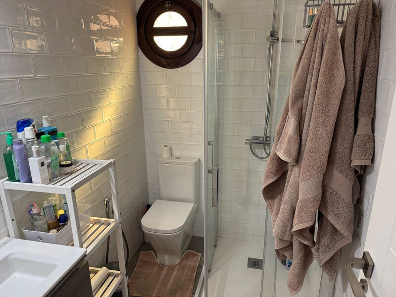 3 спальная комната городская тюрьма продается