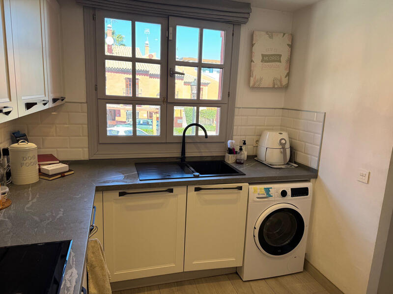 3 спальная комната городская тюрьма продается