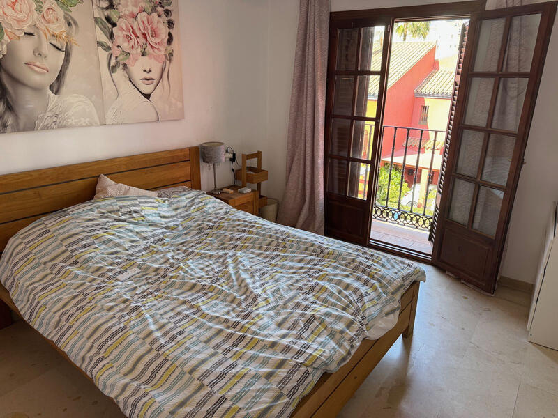 3 спальная комната городская тюрьма продается