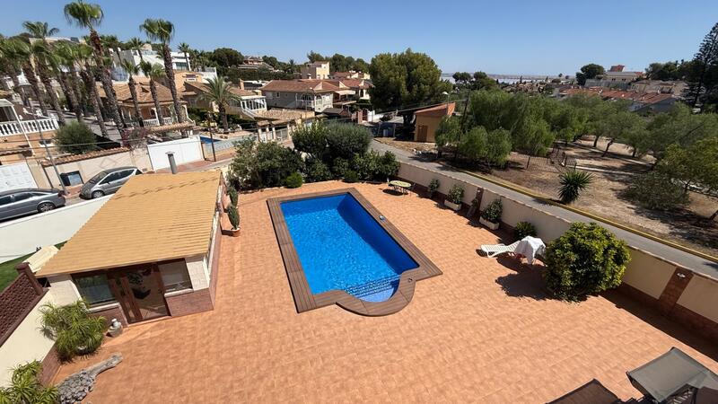Villa à vendre dans Torrevieja, Alicante