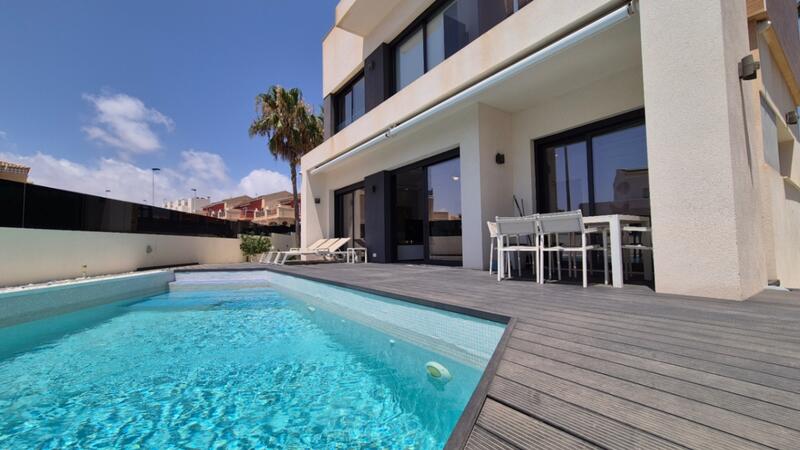 Villa à vendre dans Torrevieja, Alicante
