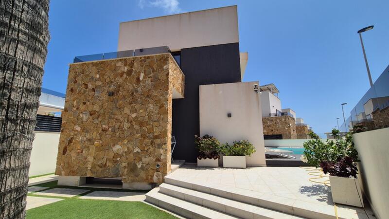 4 bedroom Villa for sale 4 bedroom Villa for sale