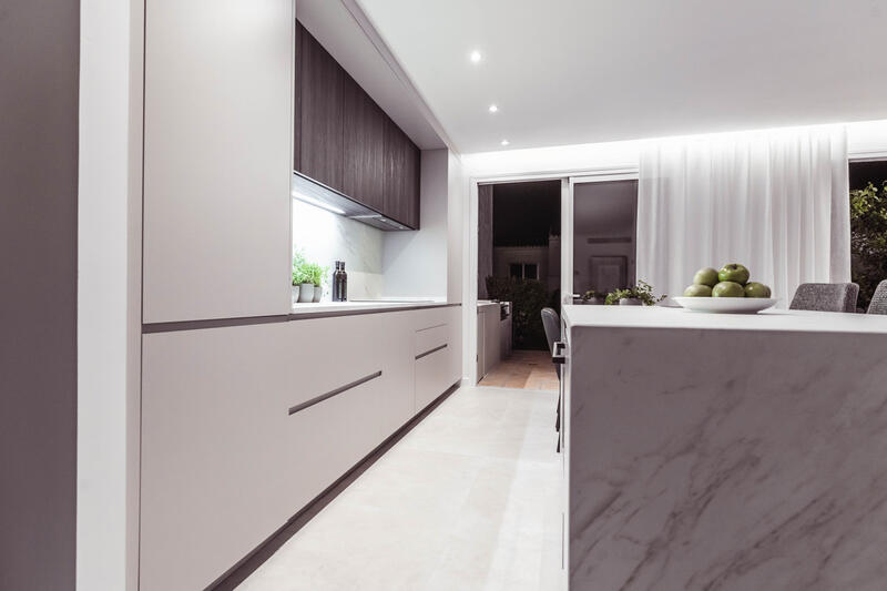 3 спальная комната городская тюрьма продается