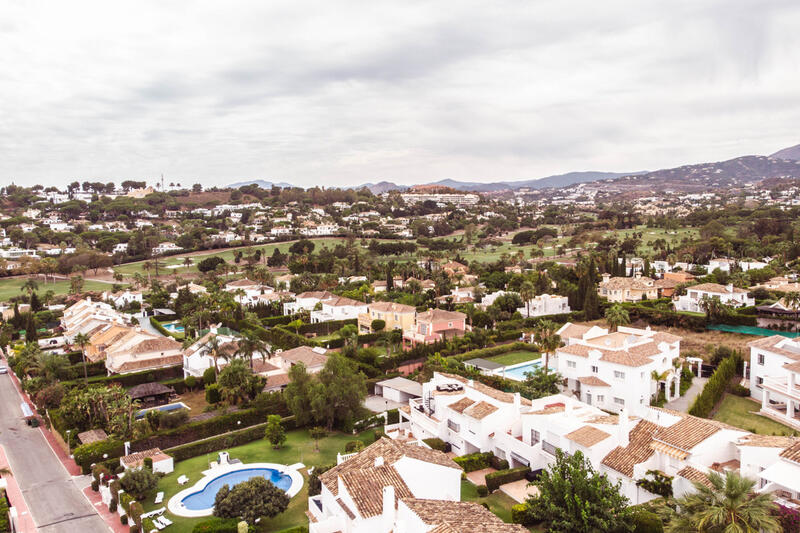 3 спальная комната городская тюрьма продается