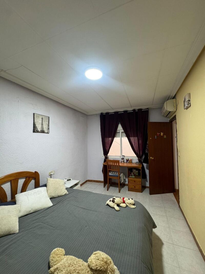 4 bedroom Townhouse for sale