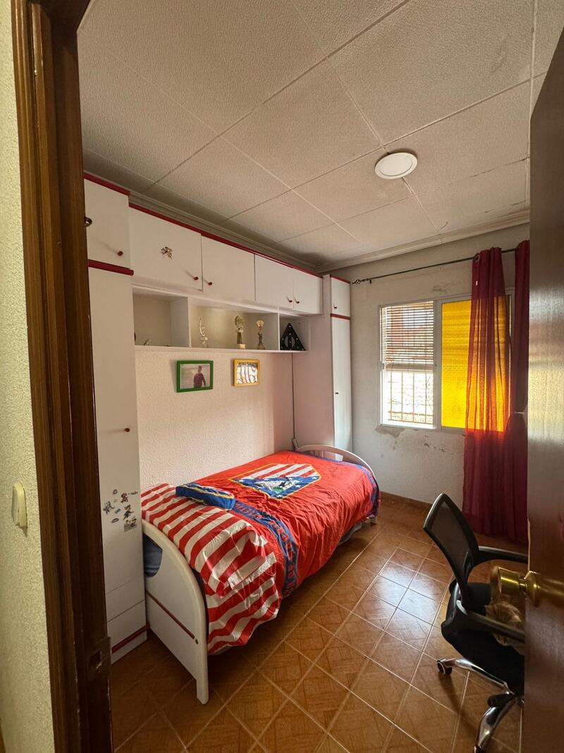 4 bedroom Townhouse for sale