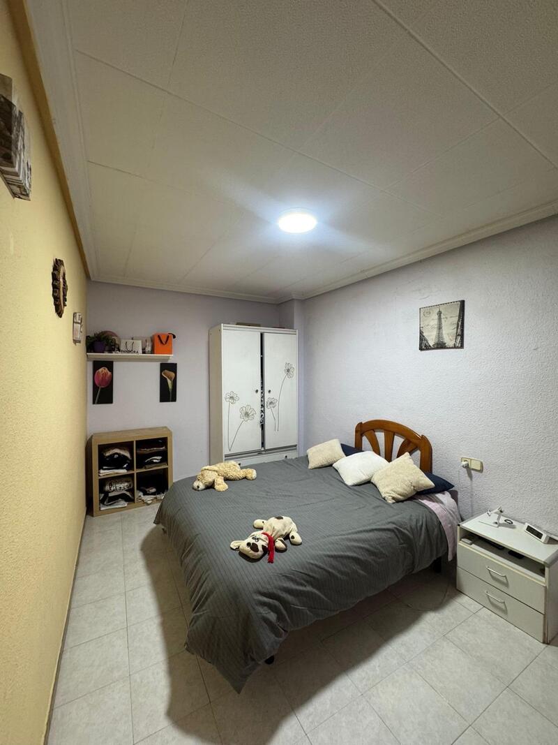 4 bedroom Townhouse for sale