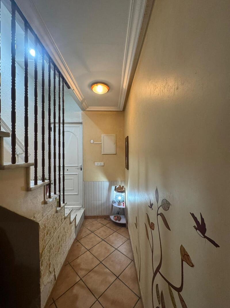 4 bedroom Townhouse for sale