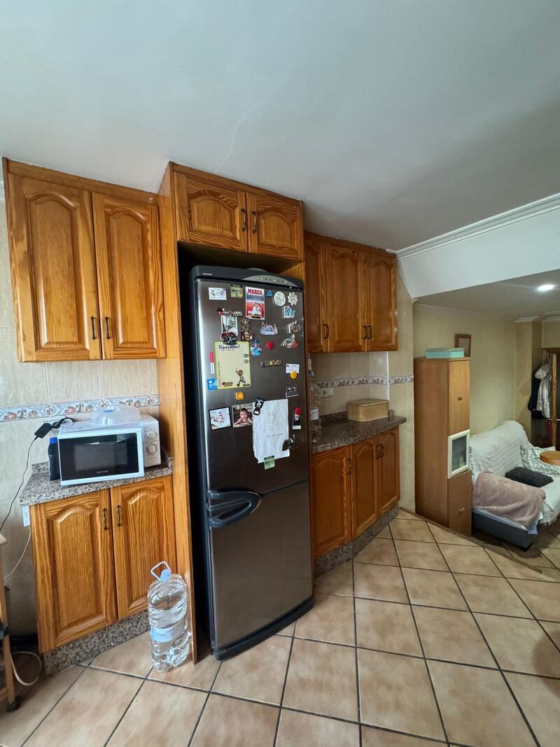 4 bedroom Townhouse for sale