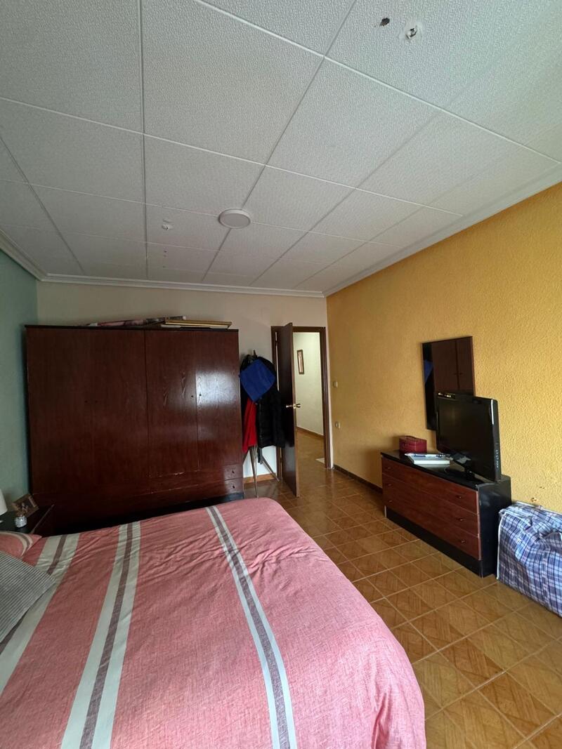 4 bedroom Townhouse for sale