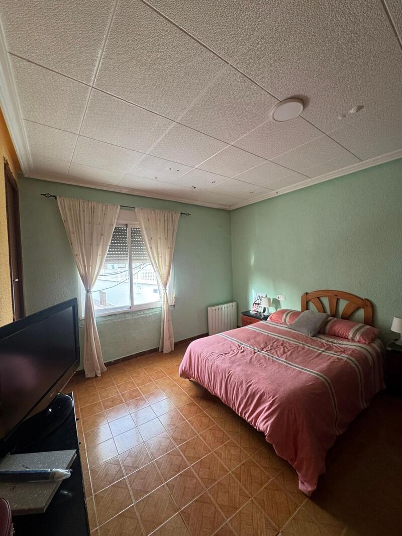 4 bedroom Townhouse for sale