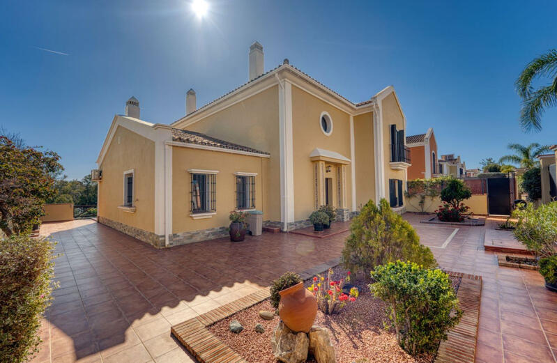 Villa till salu i Guadalmina Alta, Málaga