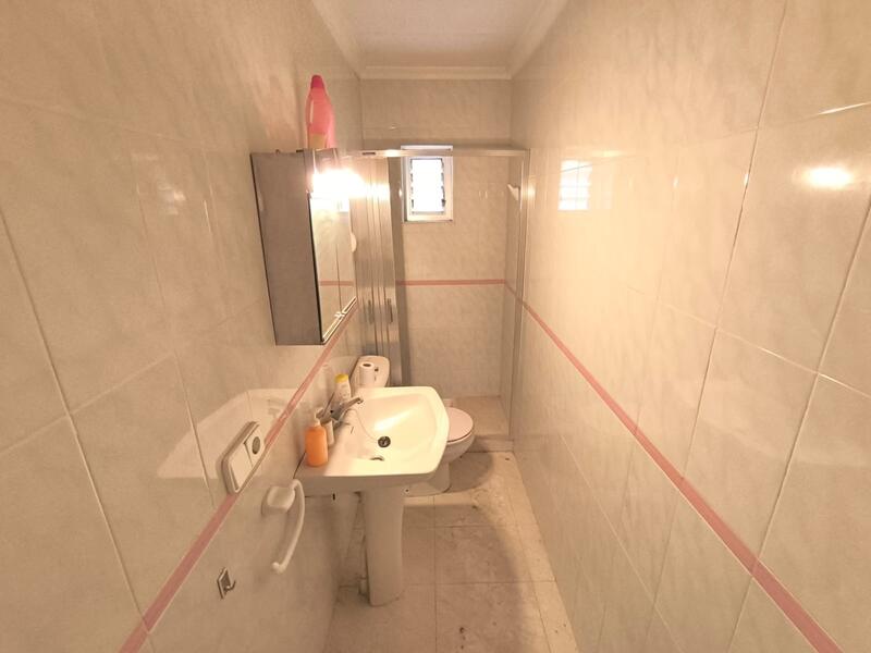 5 bedroom Townhouse for sale