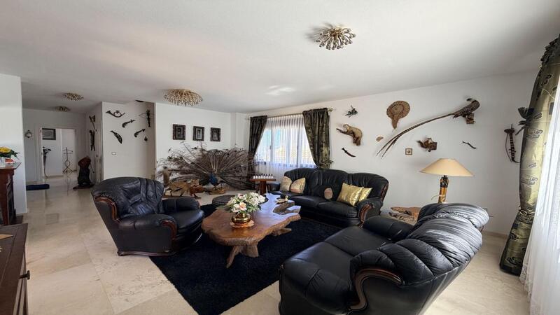 3 bedroom Apartment for sale