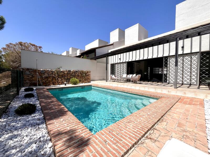 2 bedroom Townhouse for sale