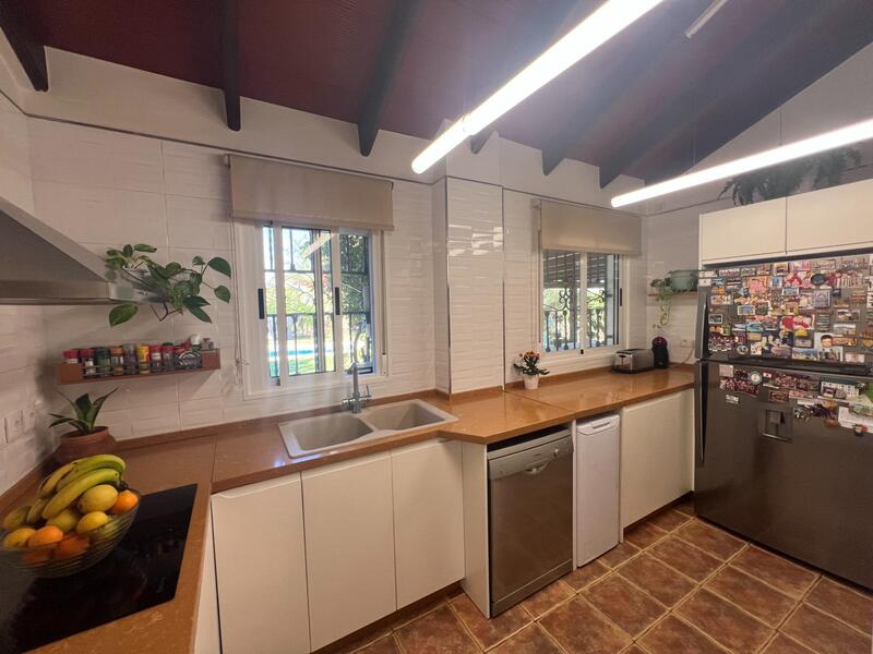 4 bedroom Country House for sale