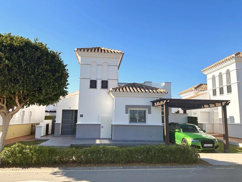 Villa en venta en La Torre Golf Resort, Murcia