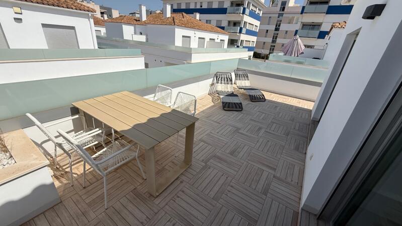 5 bedroom Townhouse for sale