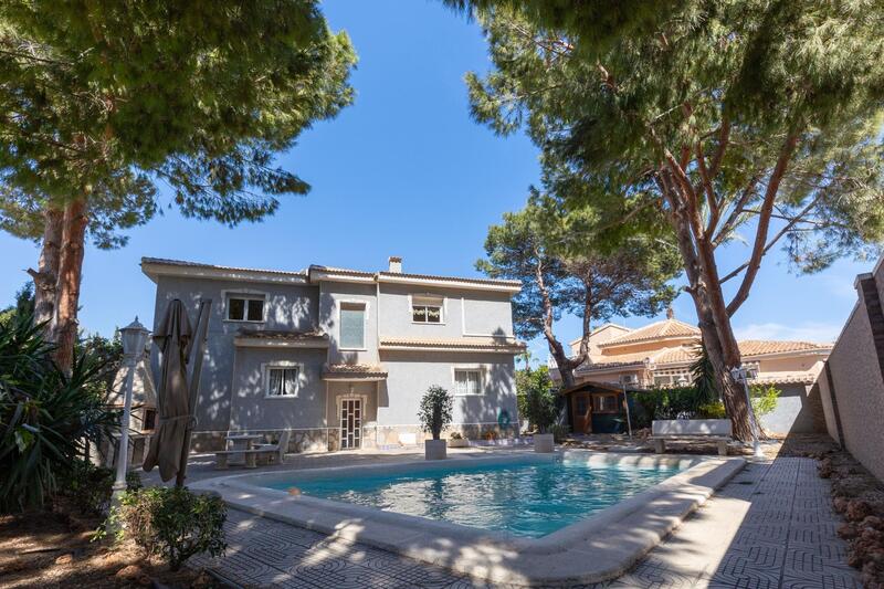 5 bedroom Villa for sale