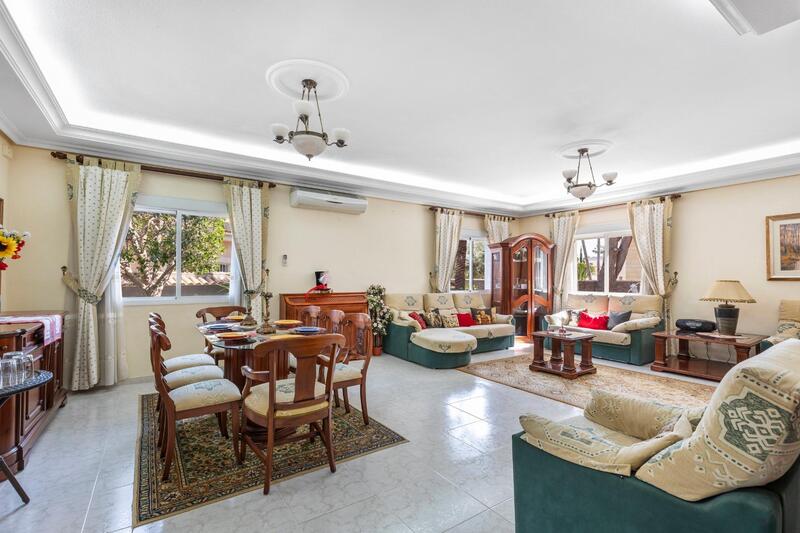 5 bedroom Villa for sale