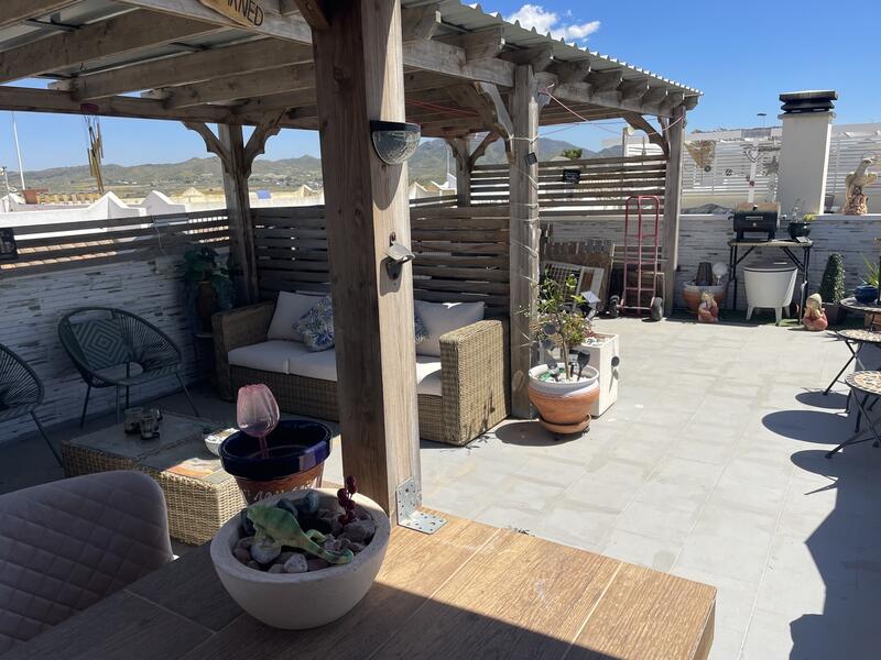 2 bedroom Townhouse for sale