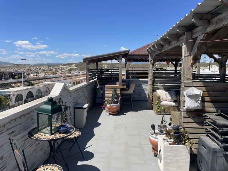 2 bedroom Townhouse for sale