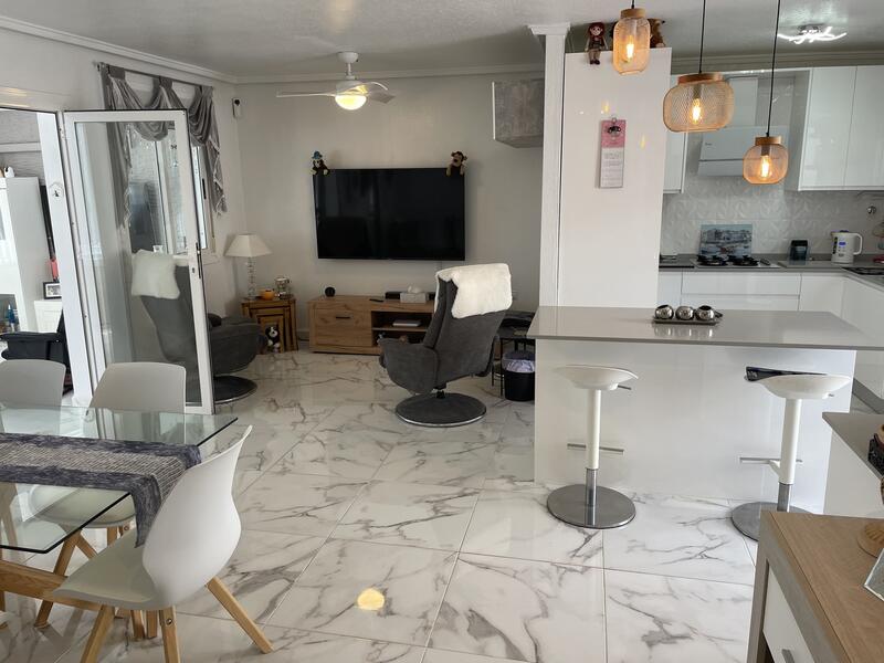 2 bedroom Townhouse for sale