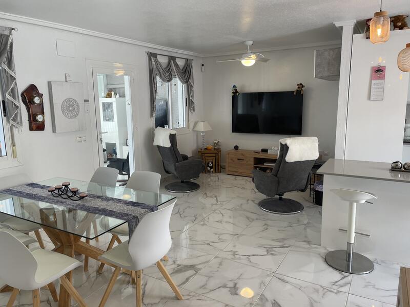 2 bedroom Townhouse for sale