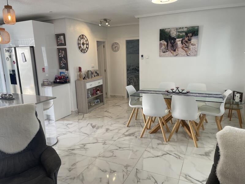 2 bedroom Townhouse for sale