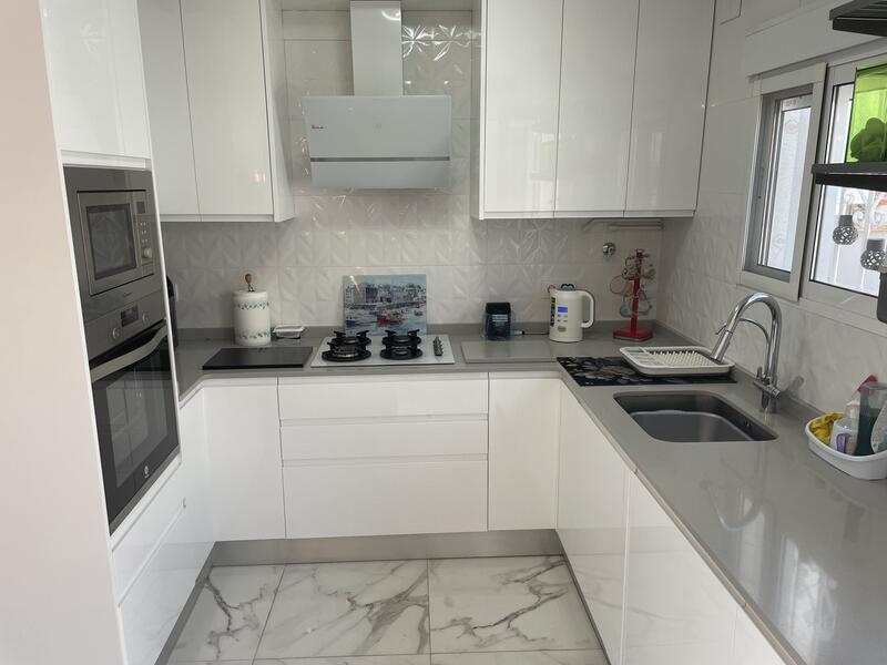 2 bedroom Townhouse for sale