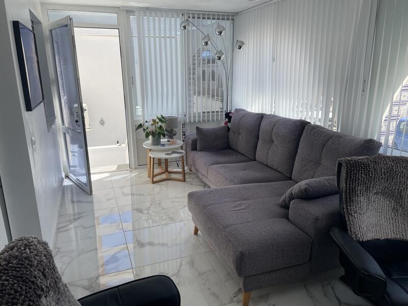 2 bedroom Townhouse for sale