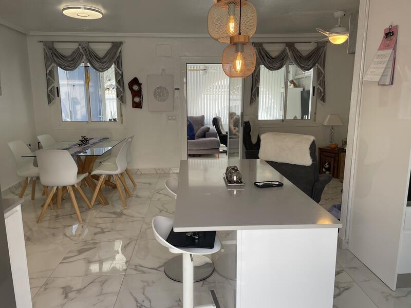 2 bedroom Townhouse for sale