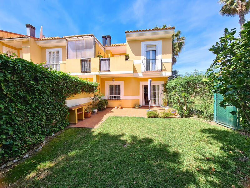 Townhouse for sale in La Duquesa, Málaga