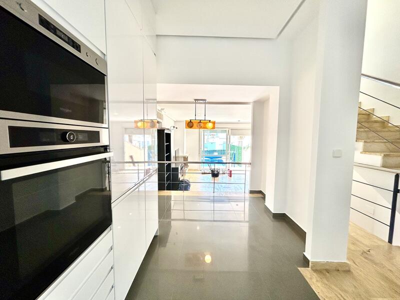 3 bedroom Townhouse for sale