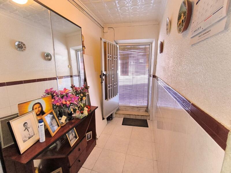 5 bedroom Townhouse for sale