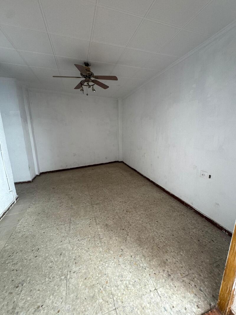 5 bedroom Apartment for sale