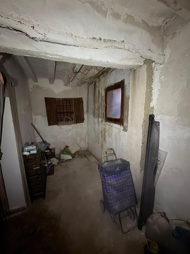 7 bedroom Townhouse for sale