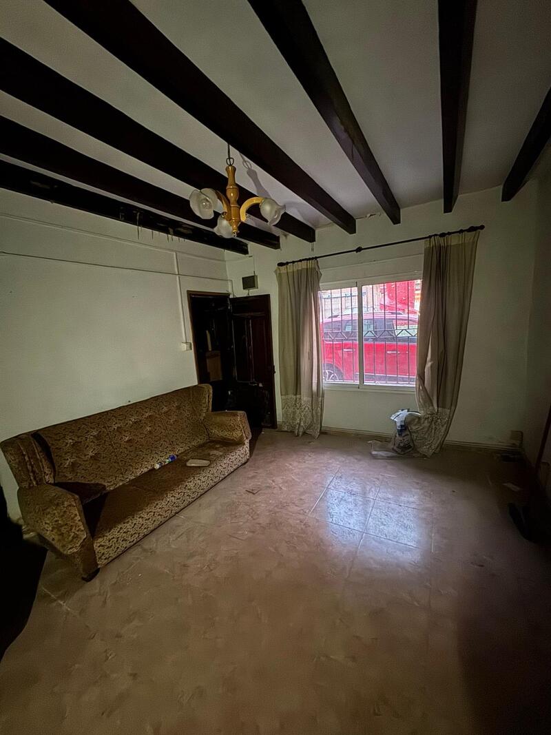 7 bedroom Townhouse for sale