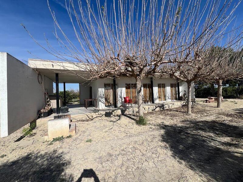 Деревенский Дом продается в Los Montesinos, Alicante