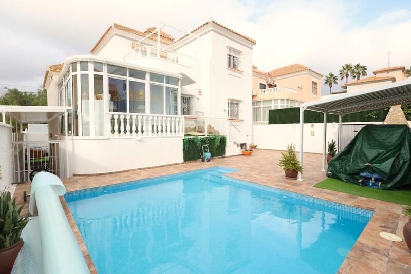 Villa til salgs i San Miguel de Salinas, Alicante